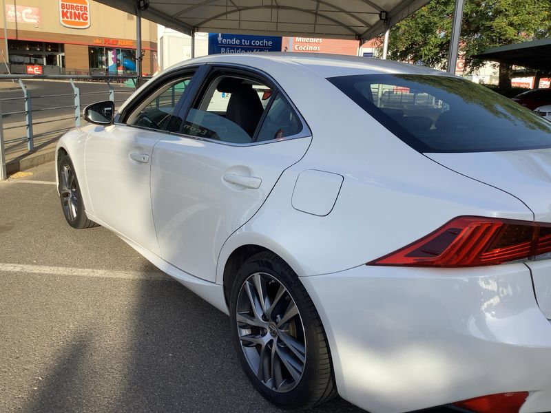 Lexus IS-Serie IS 300h Executive — zdjęcie 3