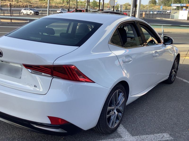 Lexus IS-Serie IS 300h Executive — zdjęcie 6