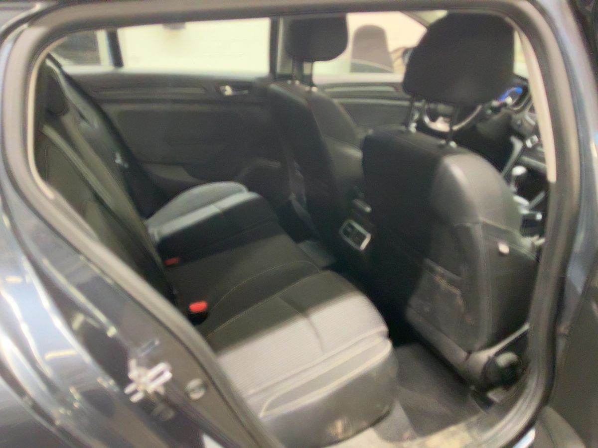 Renault Megane 2017 — photo 21