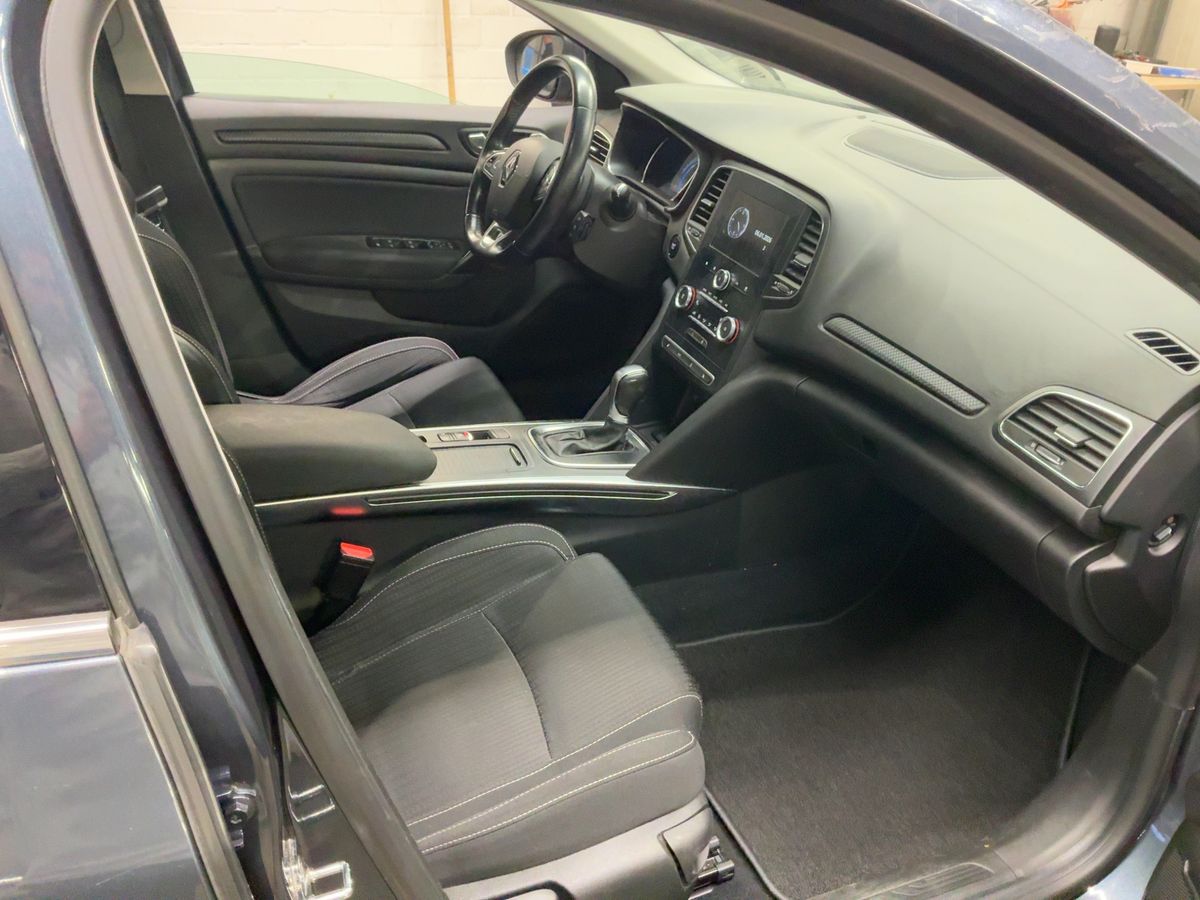 Renault Megane 2017 — photo 18