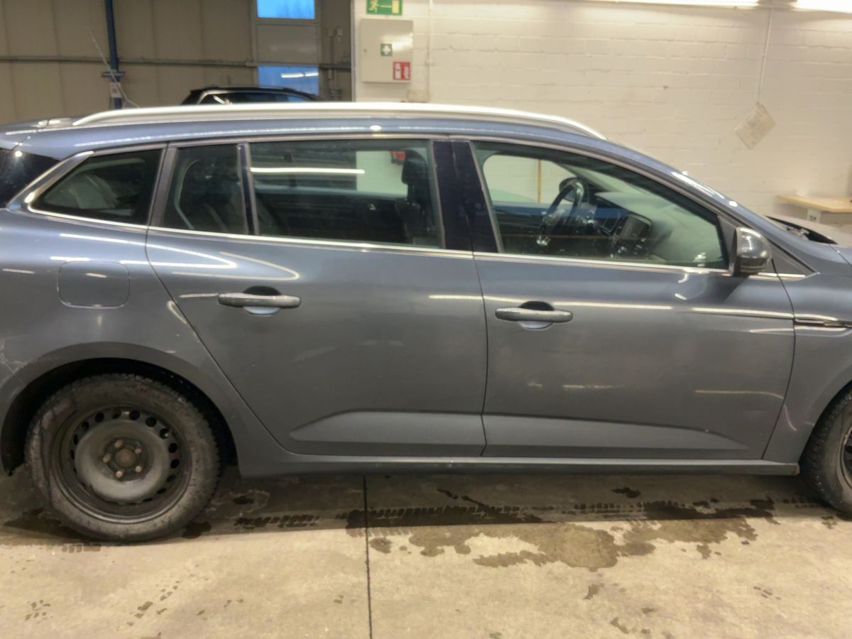 Renault Megane 2017 — photo 11