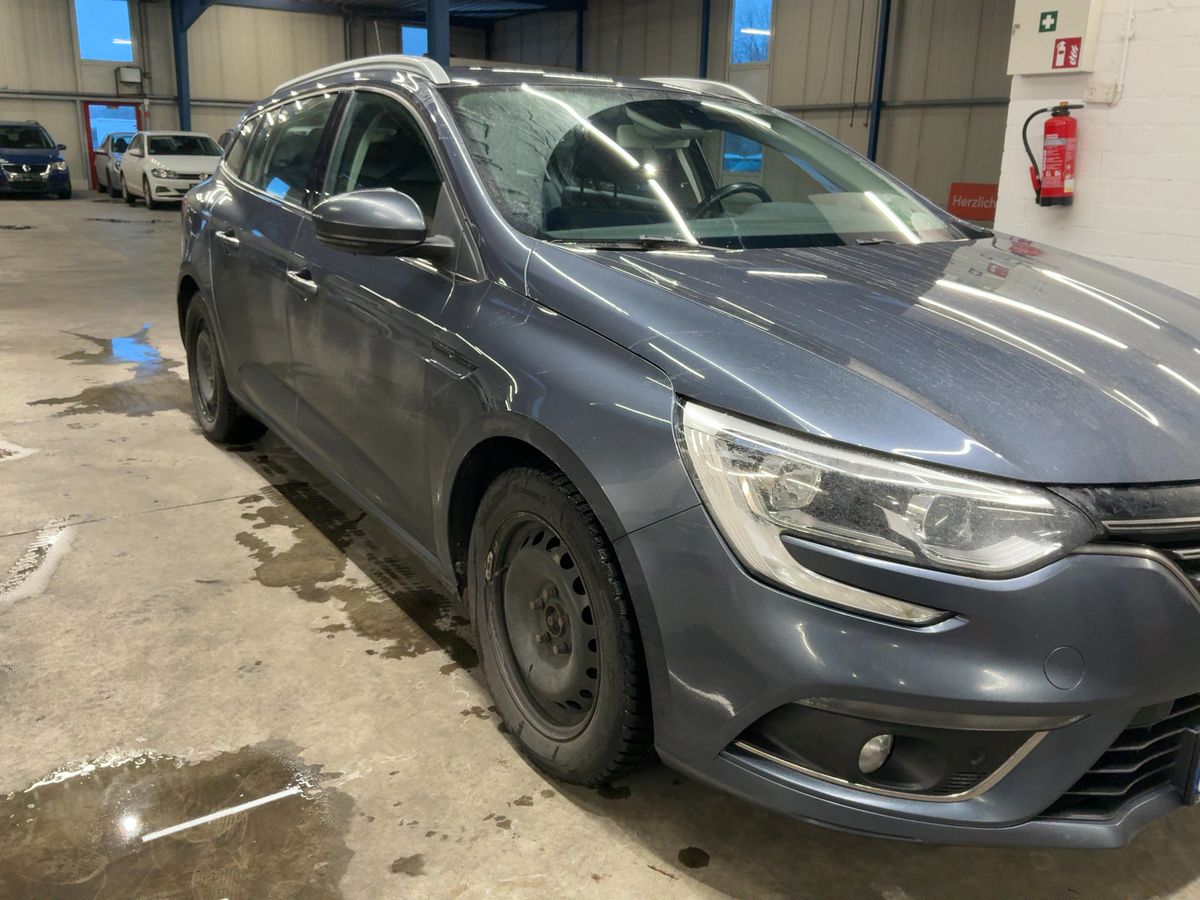 Renault Megane 2017 — photo 13