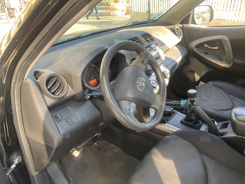 Toyota RAV 4 2.0 Active 2011 – снимка 31