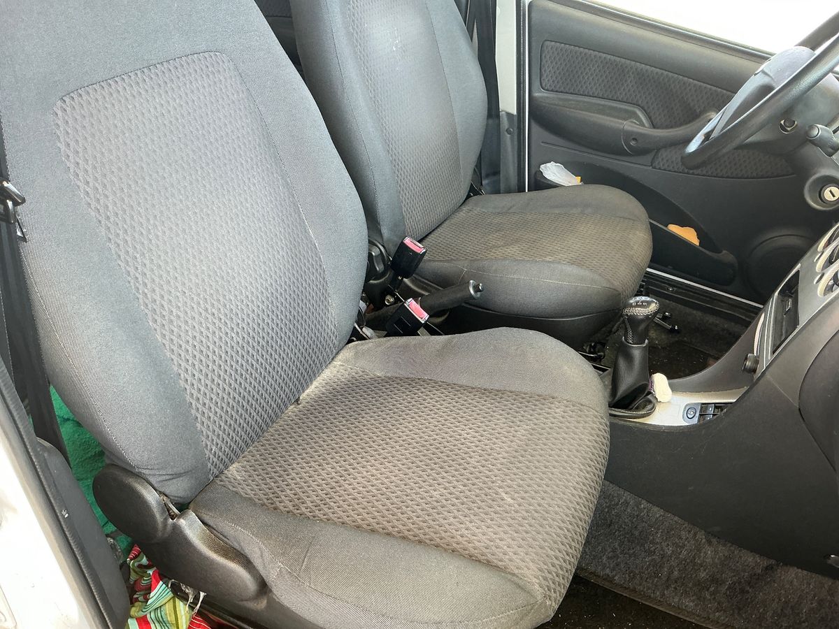 Tata Indica 2011 — photo 22