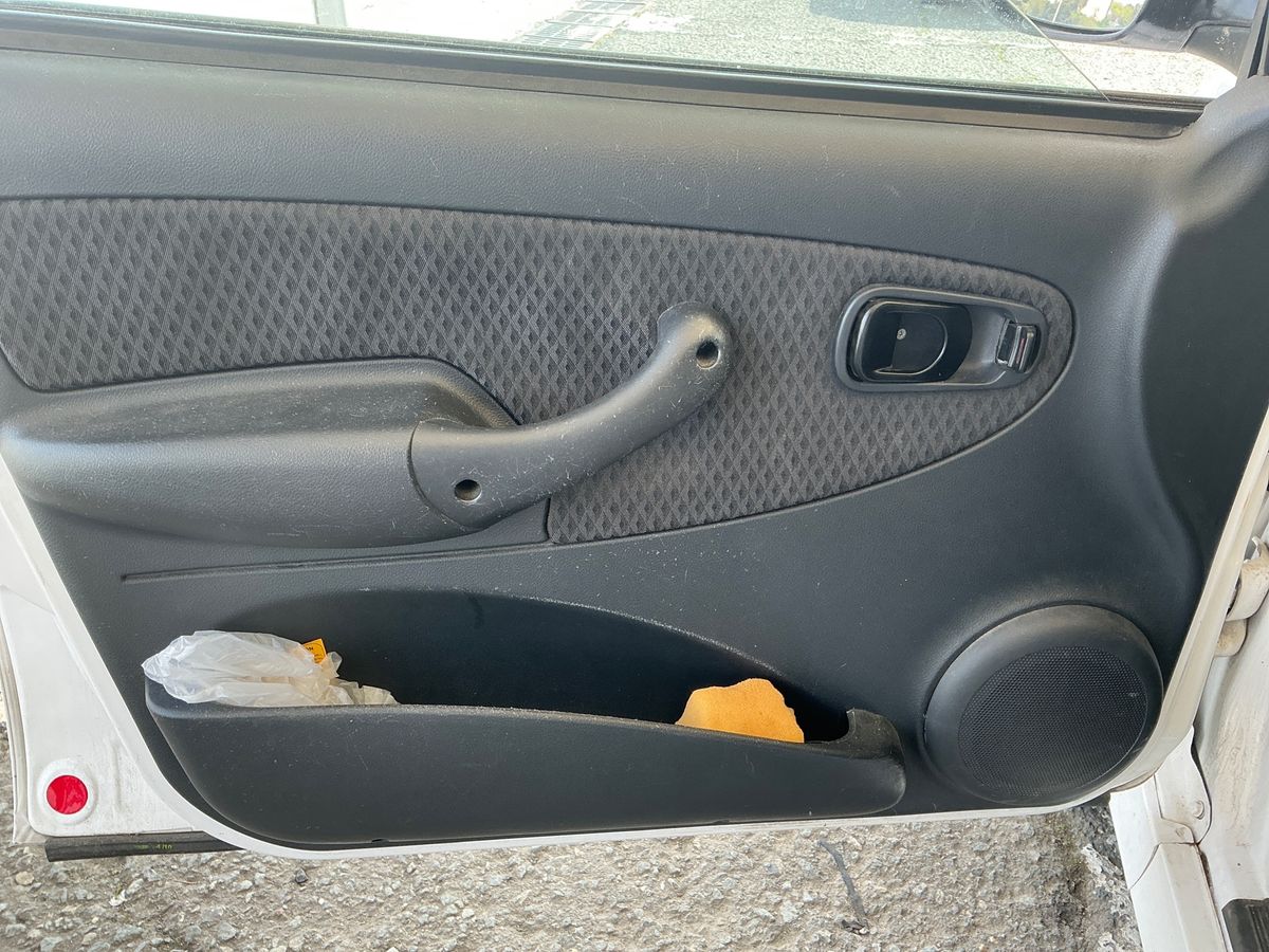 Tata Indica 2011 — photo 7