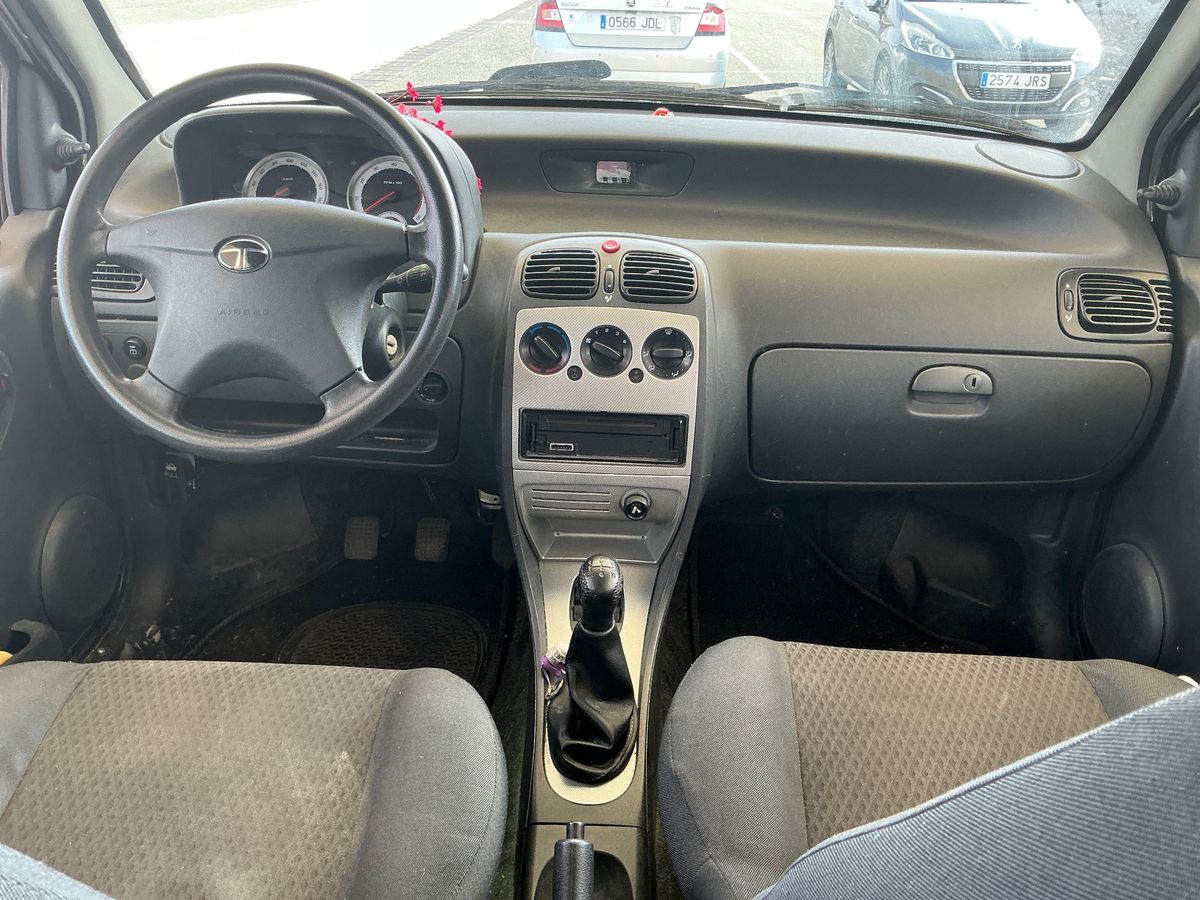 Tata Indica 2011 — photo 8