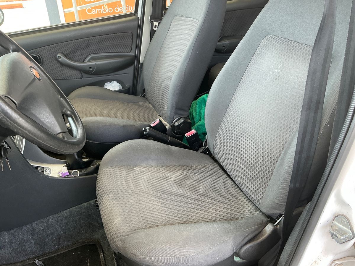 Tata Indica 2011 — photo 13
