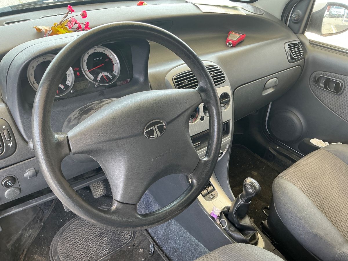 Tata Indica 2011 — photo 18