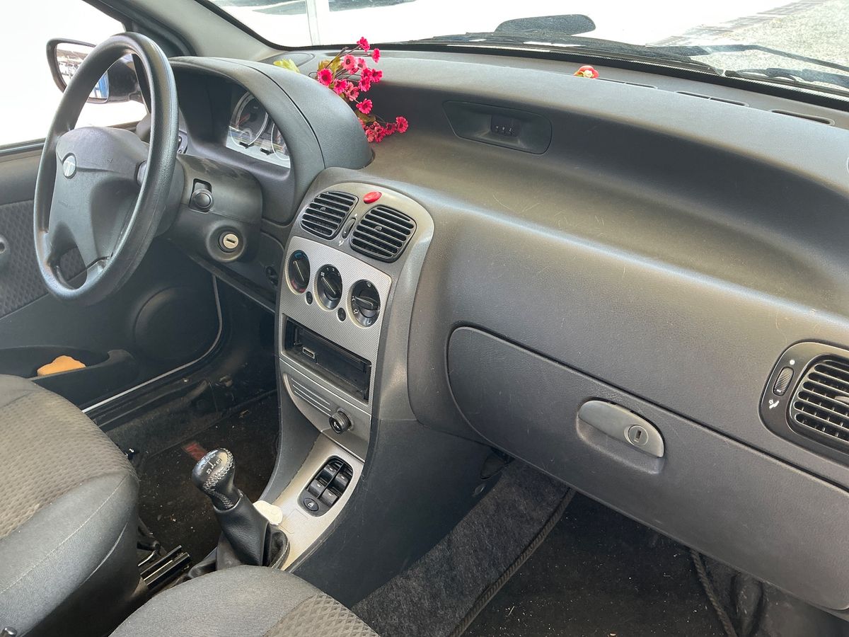 Tata Indica 2011 — photo 14