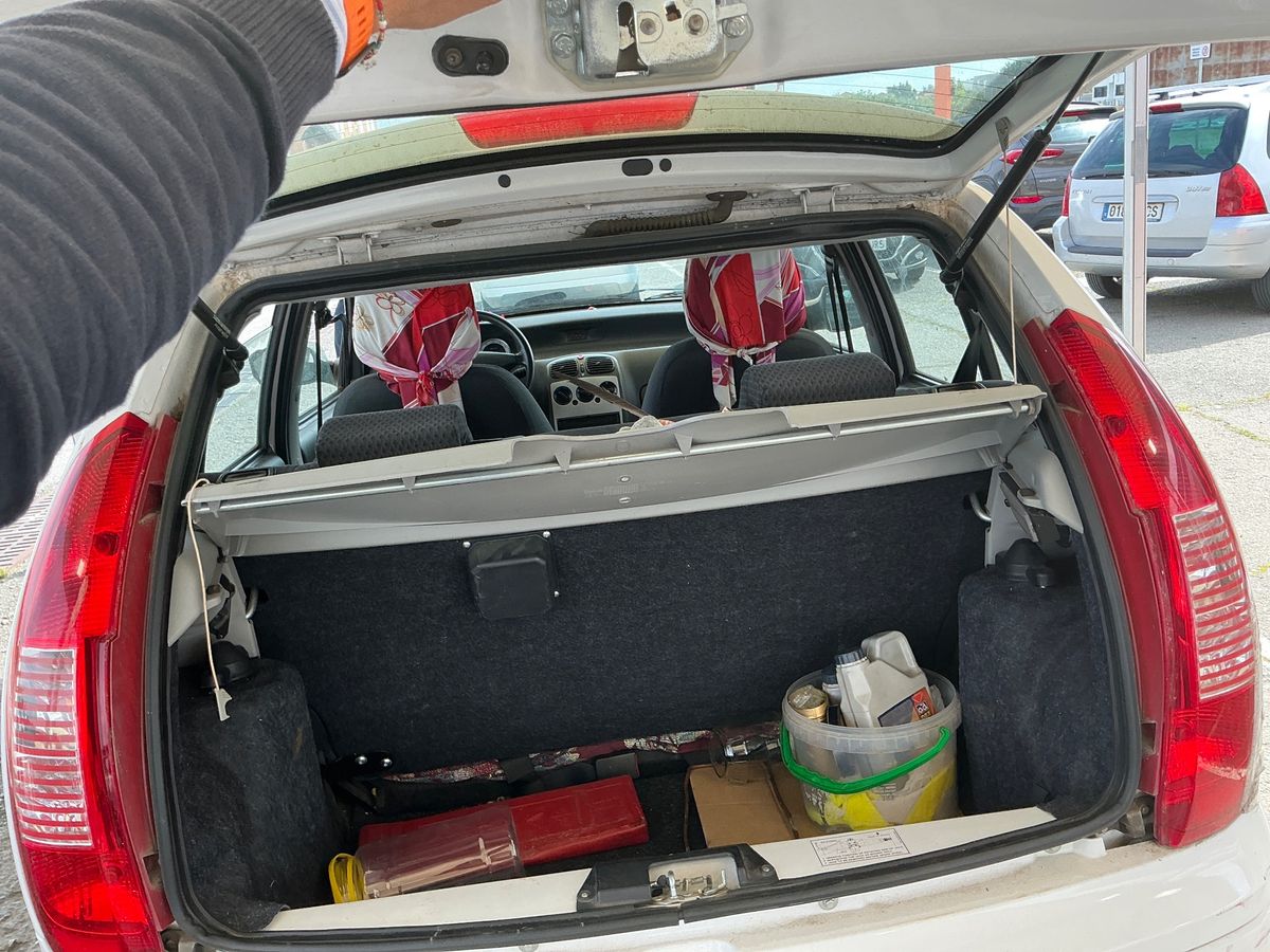 Tata Indica 2011 — photo 16