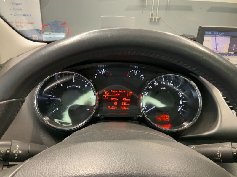 Peugeot 3008 2.0 HDi Allure — zdjęcie 13
