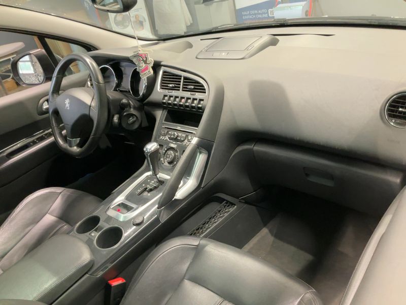Peugeot 3008 2.0 HDi Allure — zdjęcie 12