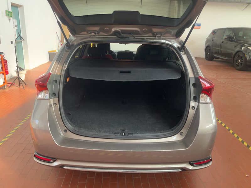 Toyota Auris Touring Sports 1.6 D-4D Active 2018 – снимка 15