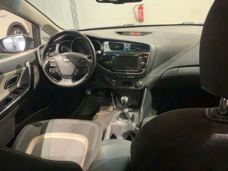 Kia cee'd 1.6 CRDi Dream Team 2015 – снимка 18