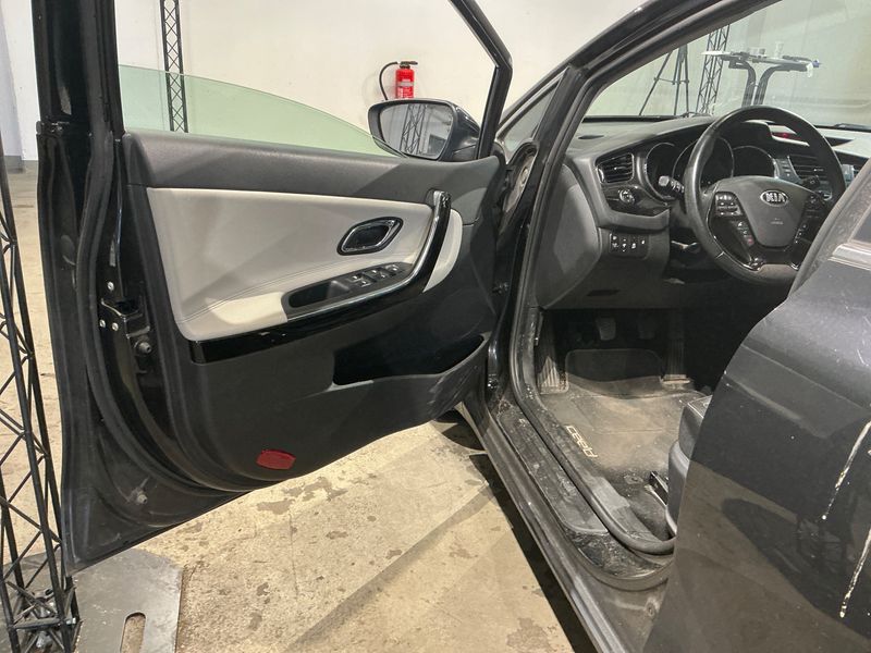 Kia cee'd 1.6 CRDi Dream Team 2015 – снимка 25