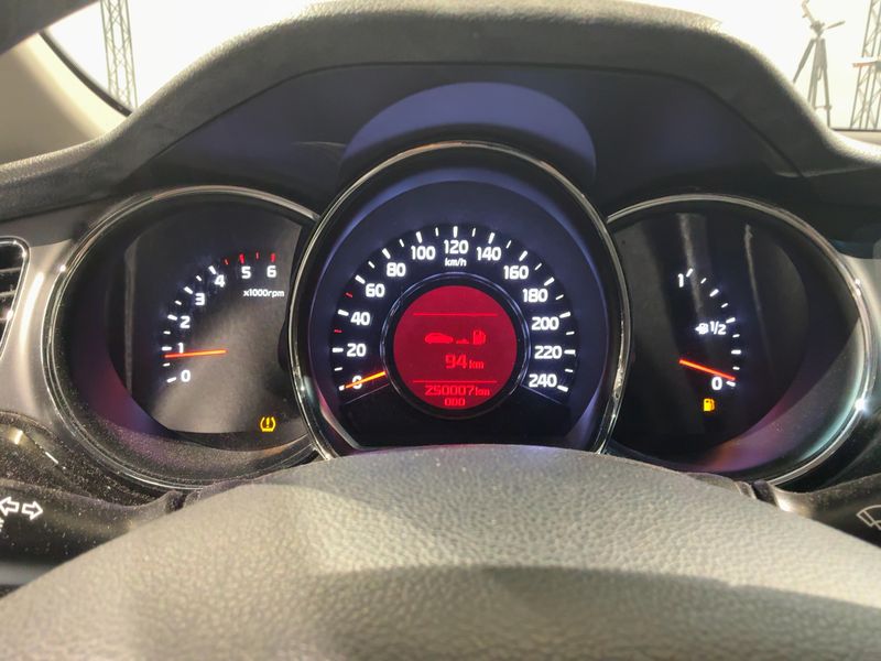 Kia cee'd 1.6 CRDi Dream Team 2015 – снимка 19