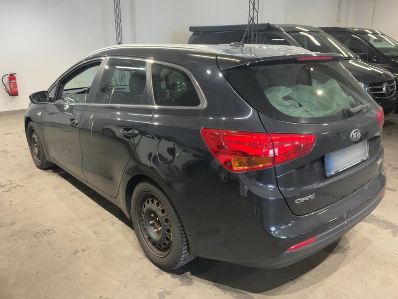 Kia cee'd 1.6 CRDi Dream Team 2015 – снимка 6
