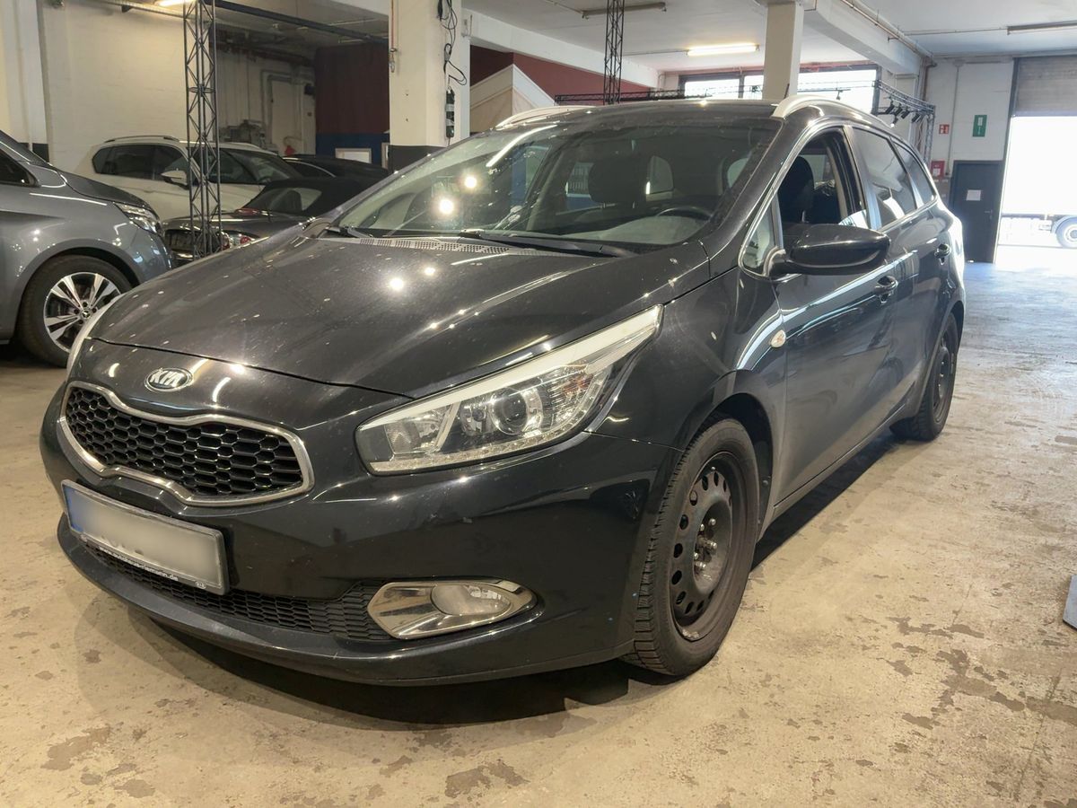 Kia cee'd 2015 — photo 1