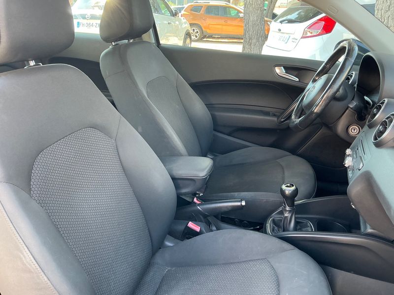 Audi A1 1.6 TDI Ambiente — zdjęcie 3