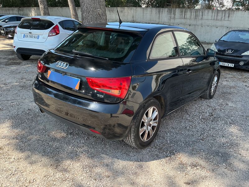 Audi A1 1.6 TDI Ambiente — zdjęcie 2