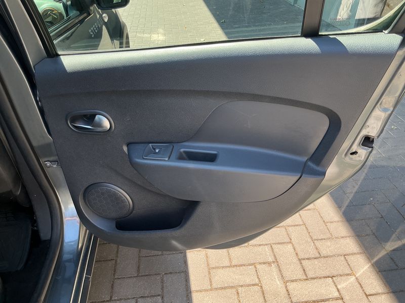 Dacia Sandero 1.5 dCi Stepway Celebration 2017 – снимка 32