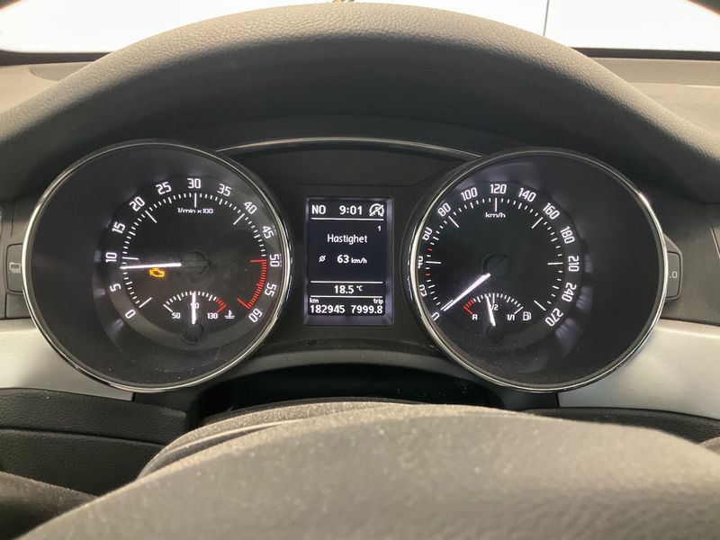 Skoda Superb 2.0 TDI Elegance — zdjęcie 13