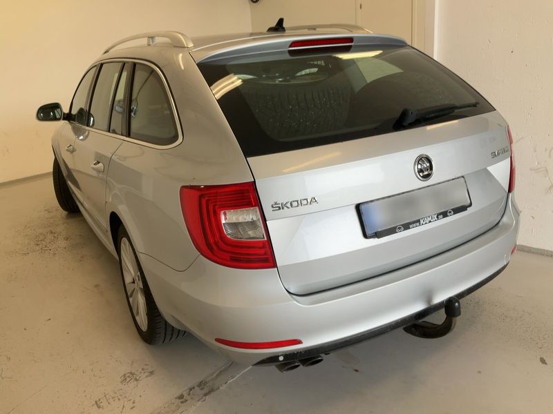 Skoda Superb 2.0 TDI Elegance — zdjęcie 3