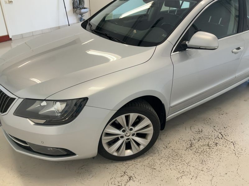 Skoda Superb 2.0 TDI Elegance — zdjęcie 2