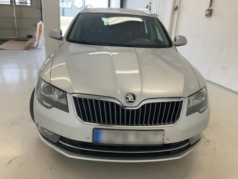 Skoda Superb 2.0 TDI Elegance — zdjęcie 9