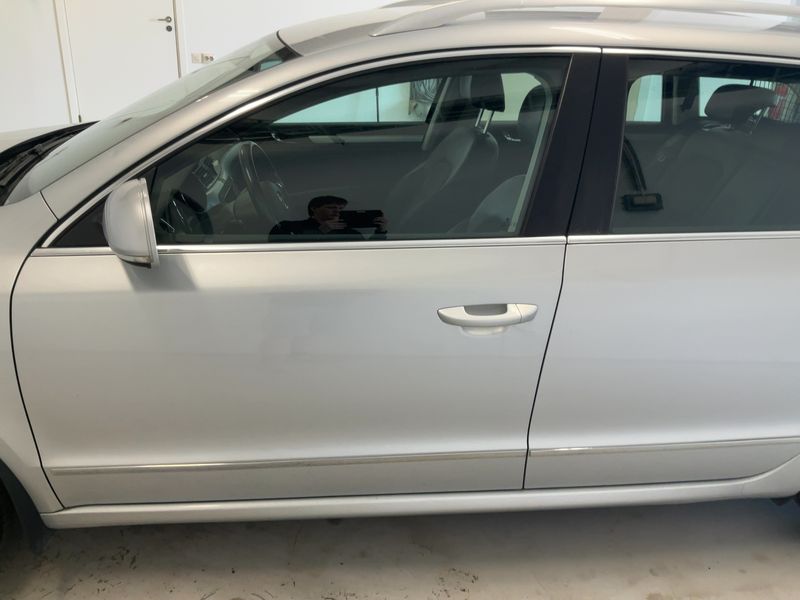 Skoda Superb 2.0 TDI Elegance — zdjęcie 4