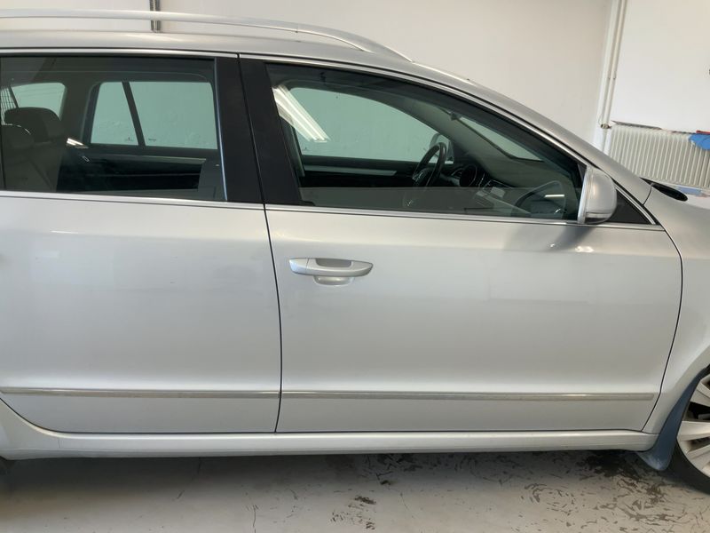 Skoda Superb 2.0 TDI Elegance — zdjęcie 7