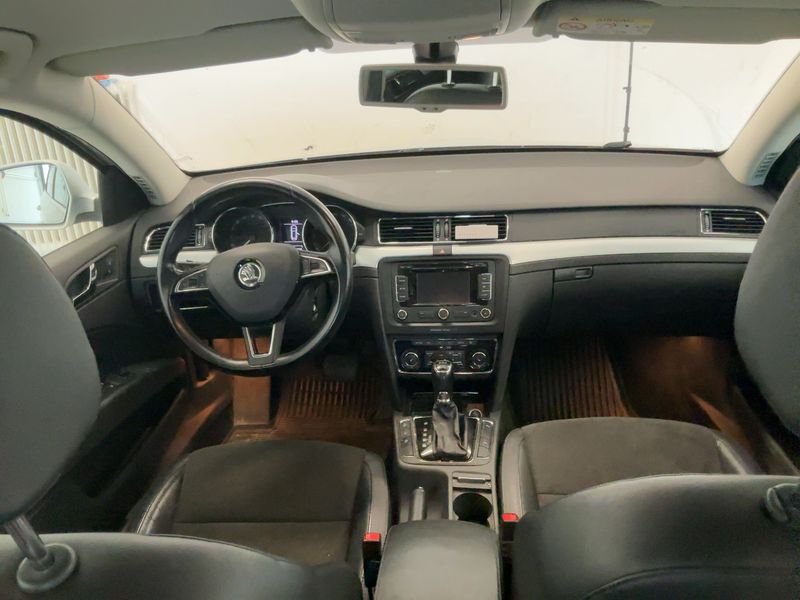 Skoda Superb 2.0 TDI Elegance — zdjęcie 12