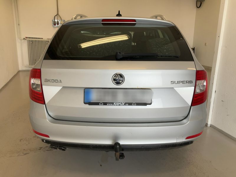 Skoda Superb 2.0 TDI Elegance — zdjęcie 5