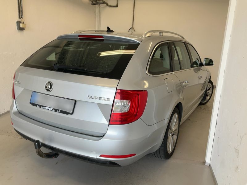 Skoda Superb 2.0 TDI Elegance — zdjęcie 6