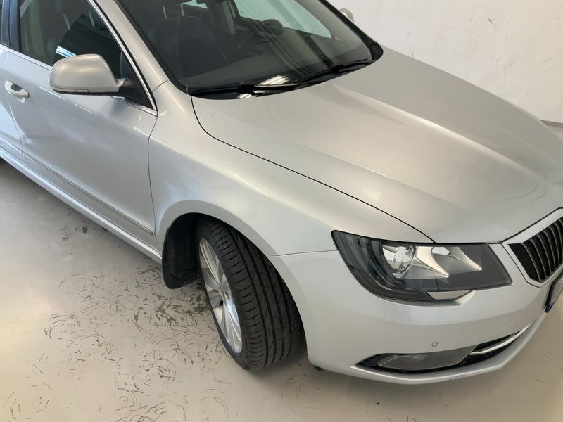 Skoda Superb 2.0 TDI Elegance — zdjęcie 8