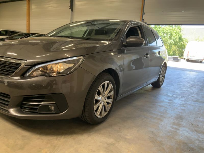 Peugeot 308 1.5 Blue-HDi Style 2018 – снимка 2