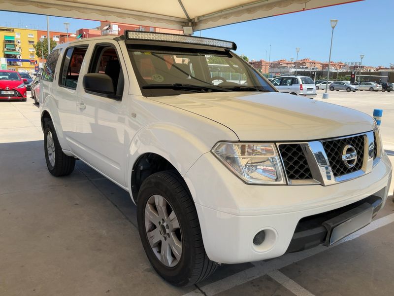 Nissan Pathfinder 2.5 dCi LE — zdjęcie 8