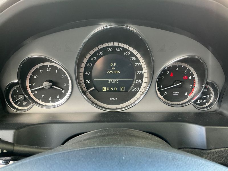 Mercedes-Benz E-Klasse E 250 CGI BlueEfficiency Elegance — zdjęcie 13