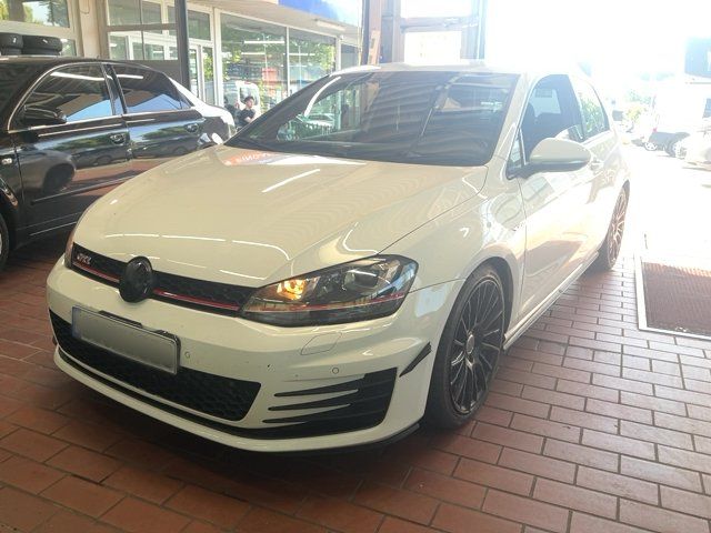 Volkswagen Golf 2016 — photo 1
