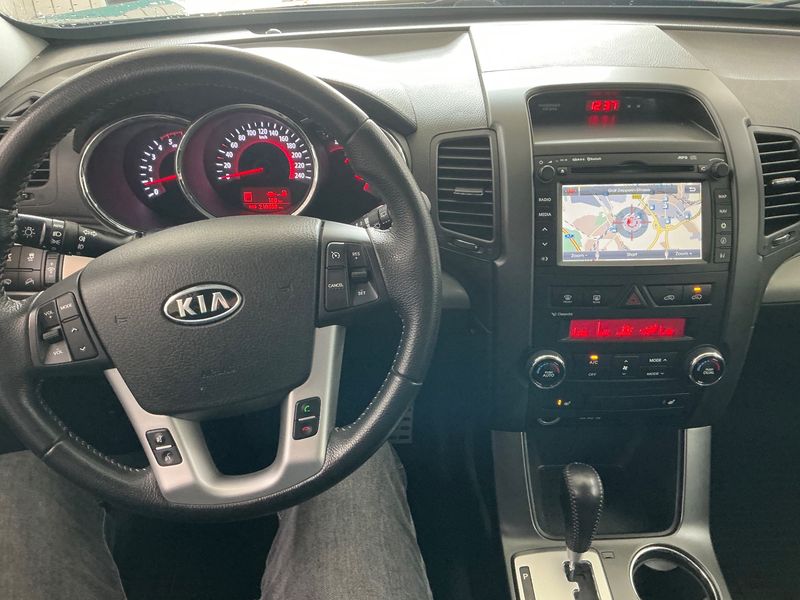 Kia Sorento 2.2 CRDi Spirit 4WD — zdjęcie 12