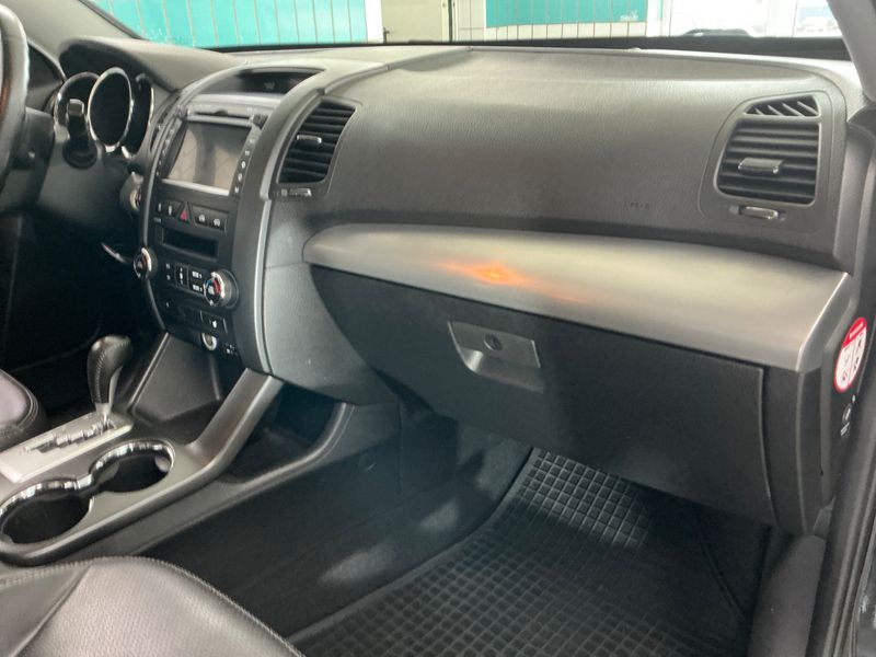 Kia Sorento 2.2 CRDi Spirit 4WD 2011 – снимка 28