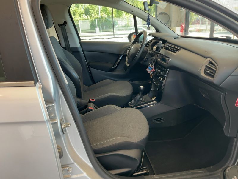 Citroen C3 1.2 e-VTi Selection — zdjęcie 11