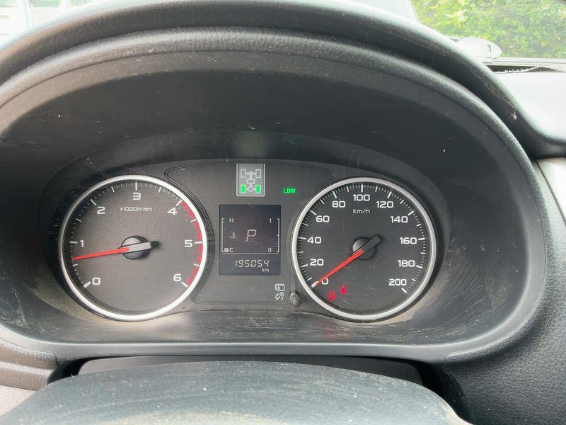 Mitsubishi L 200 2.4 DI-D Plus Doppelkabine 4WD — zdjęcie 13