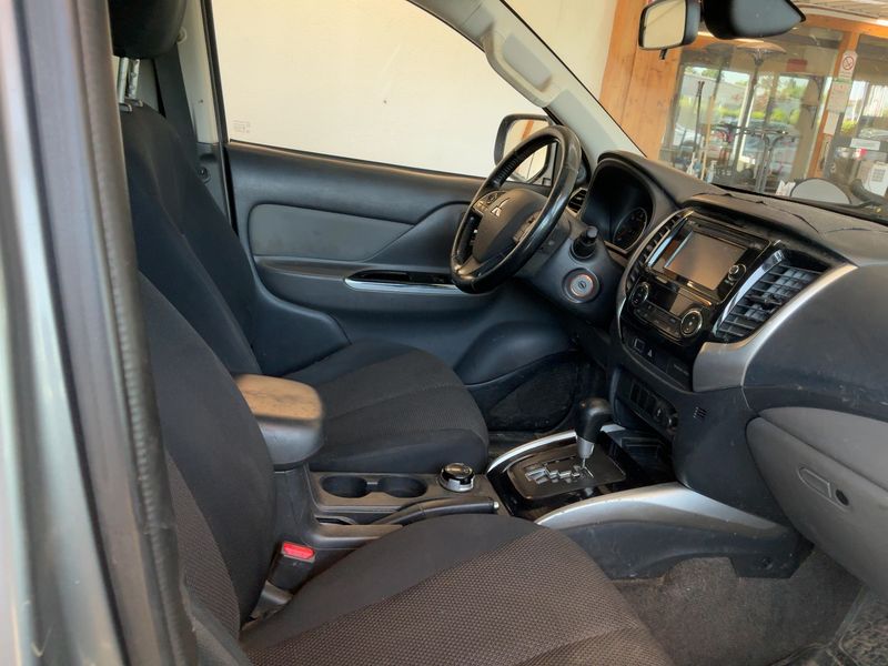 Mitsubishi L 200 2.4 DI-D Plus Doppelkabine 4WD — zdjęcie 11