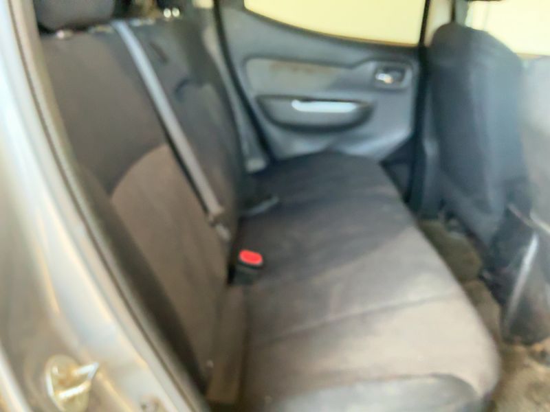 Mitsubishi L 200 2.4 DI-D Plus Doppelkabine 4WD — zdjęcie 14