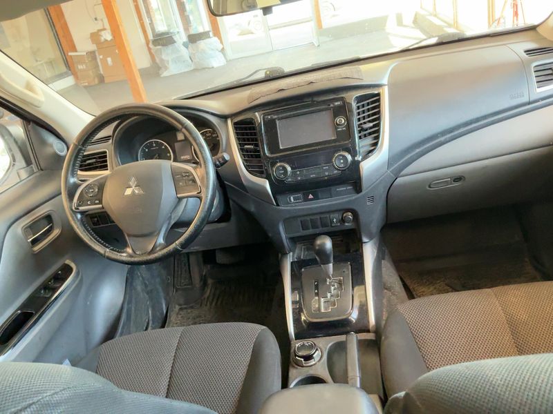 Mitsubishi L 200 2.4 DI-D Plus Doppelkabine 4WD — zdjęcie 12