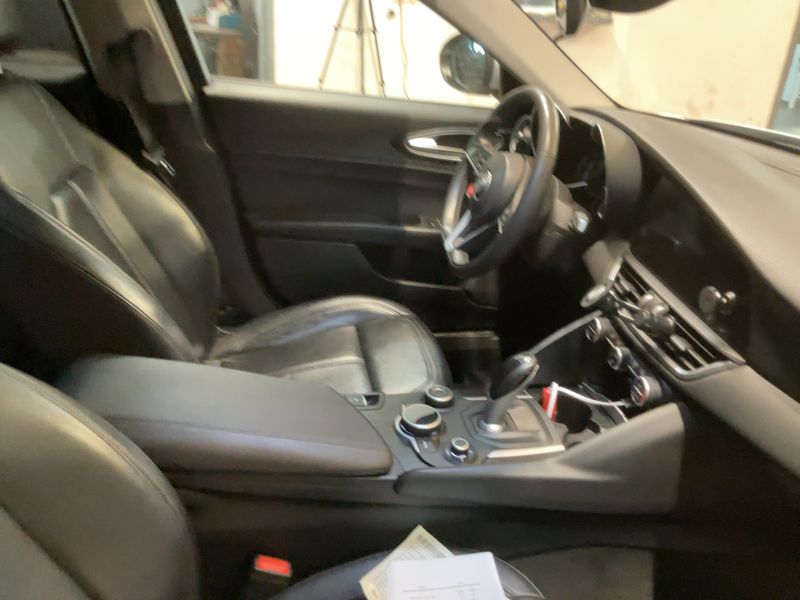 Alfa Romeo Giulia 2.2 JTDM Business — zdjęcie 11