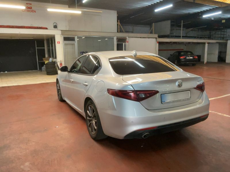 Alfa Romeo Giulia 2.2 JTDM Business — zdjęcie 3