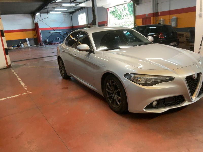 Alfa Romeo Giulia 2.2 JTDM Business — zdjęcie 8