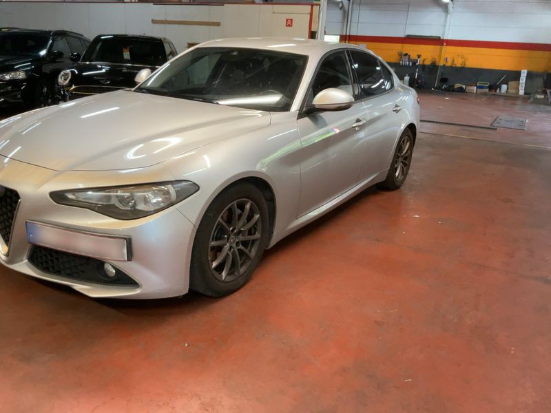 Alfa Romeo Giulia 2.2 JTDM Business — zdjęcie 2